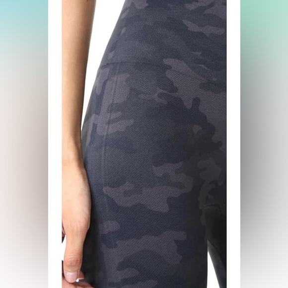 Black camo Spanx leggings NWOT - Picture 5 of 8
